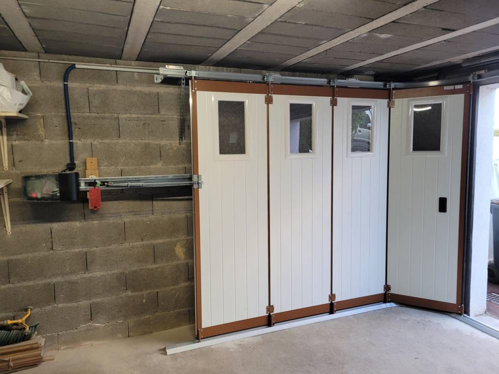 garage latérale motorisé avec vu du moteur coté intérieur 2
